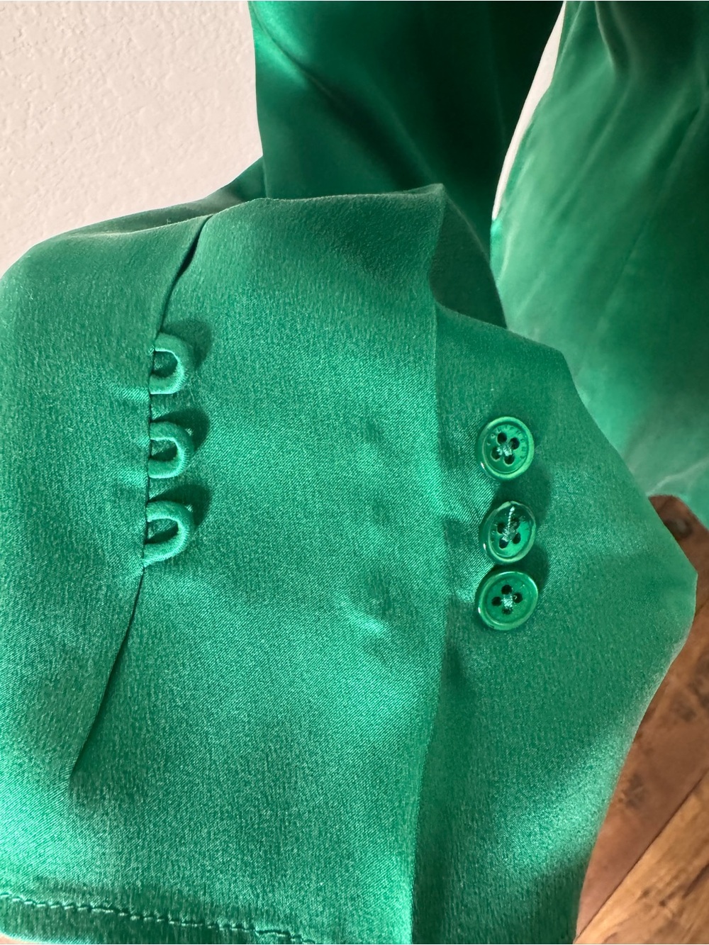 Equipment 100% Silk Emerald Green Slim Button-Up Shirt US10 NWOT - Picture 8 of 13